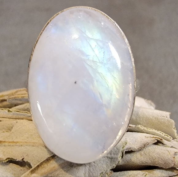 Vintage Jewelry - Native Rainbow Moonstone Gemstone Ring 6 Sterling Silver Chalcedony Boho